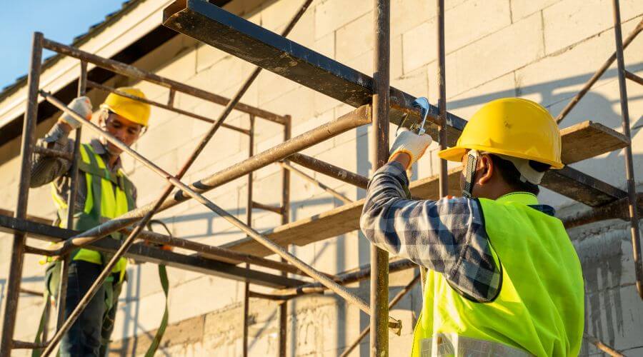 Professional gutter cleaning in Proberta, CA